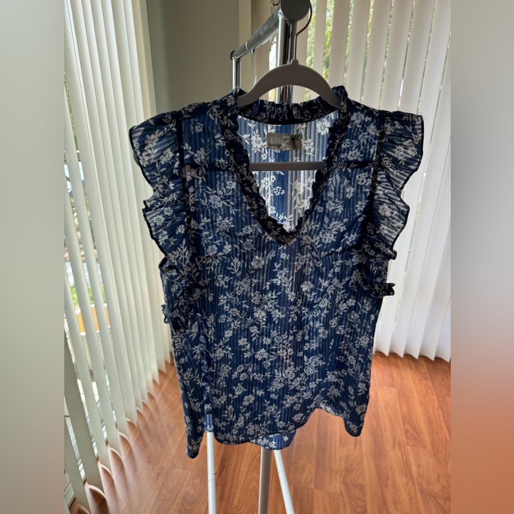 Women’s Shirt size Small